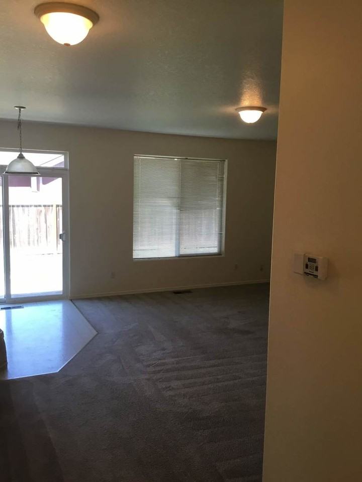 1080 Heathrow Dr - Photo 5 of 24