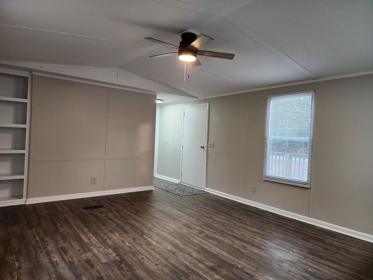 110 Poston Dr - Photo 7 of 31