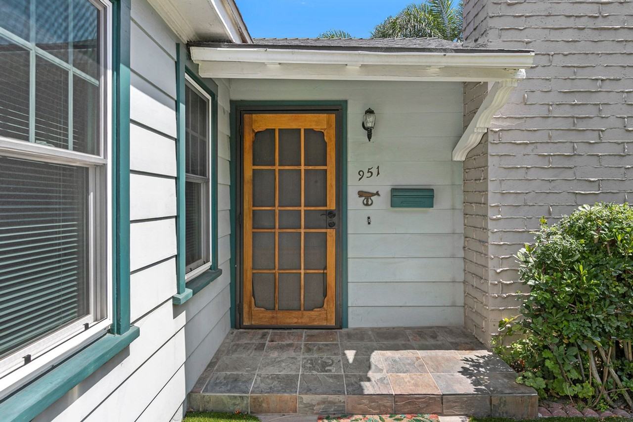 951 B Ave - Photo 4 of 30