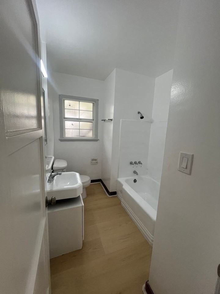 2115 S Garfield Ave - Photo 6 of 14