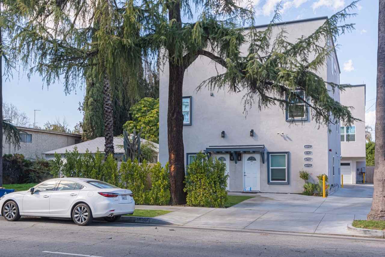 16753-16755 1/2 Sherman Way - Photo 3 of 4