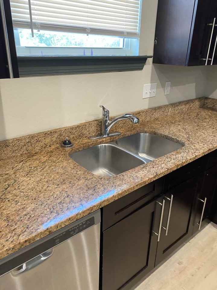 1805 Bellevue Way - Photo 6 of 47