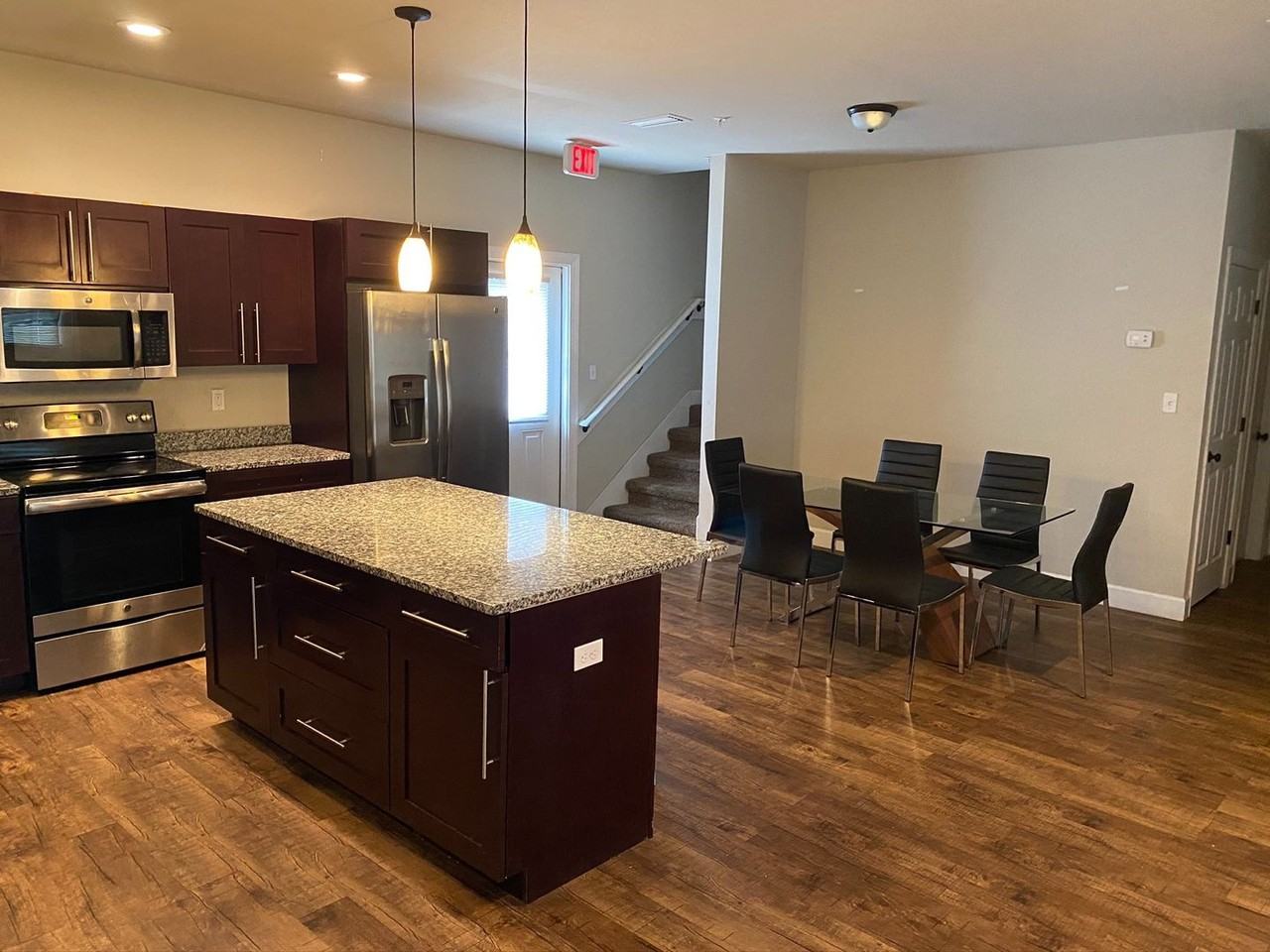 1805 Bellevue Way - Photo 7 of 47