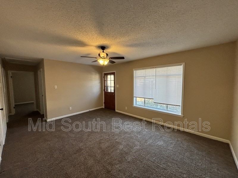 35 Sheffield Dr - Photo 2 of 16