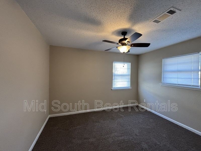 35 Sheffield Dr - Photo 6 of 16