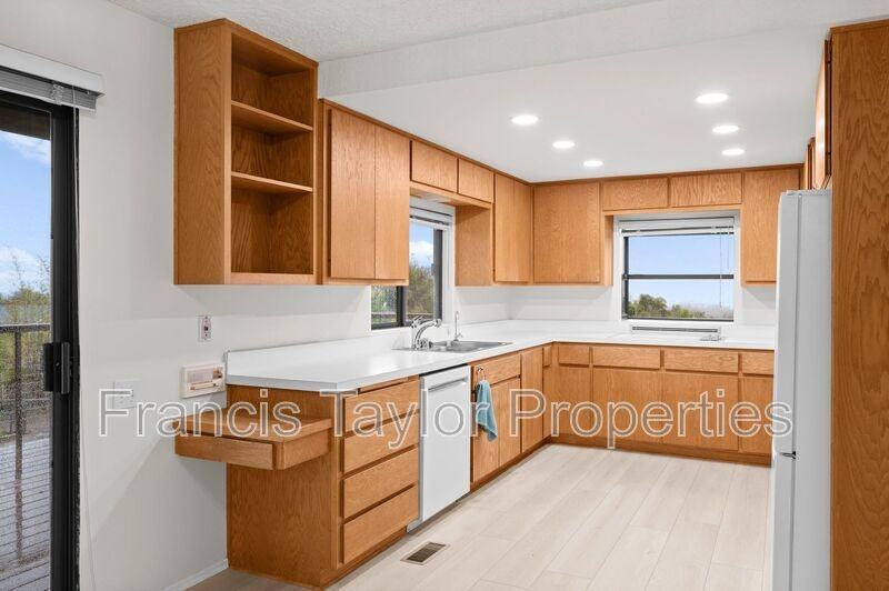 2250 Vista Grande Dr - Photo 7 of 29