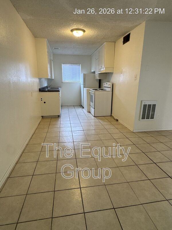 2012 North Ave #D - Photo 3 of 19