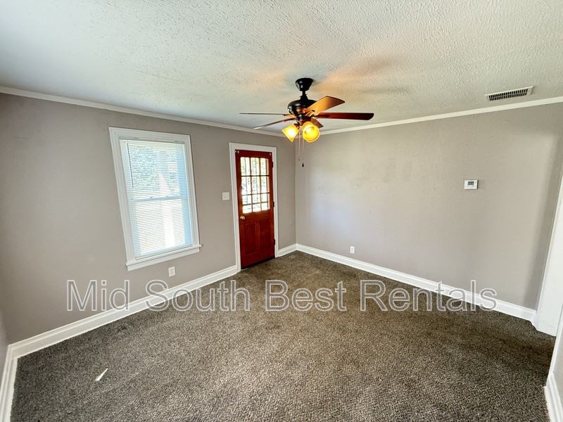 3152 Harvester Ln E - Photo 2 of 10