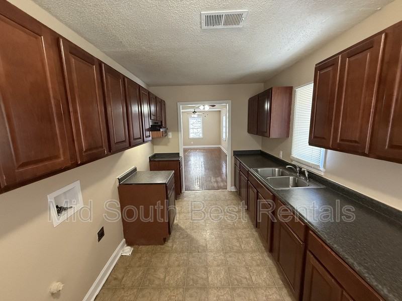 3150 Ridgecrest St - Photo 3 of 12