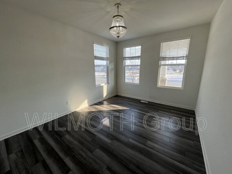 5374 Noble Crossing Pkwy W - Photo 6 of 37