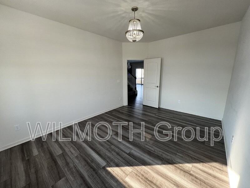 5374 Noble Crossing Pkwy W - Photo 7 of 37