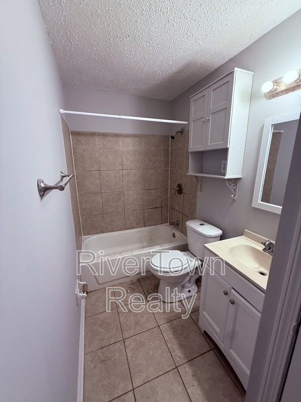 6345 Greenbriar Dr - Photo 2 of 6