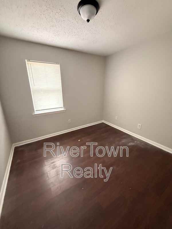 6345 Greenbriar Dr - Photo 3 of 6