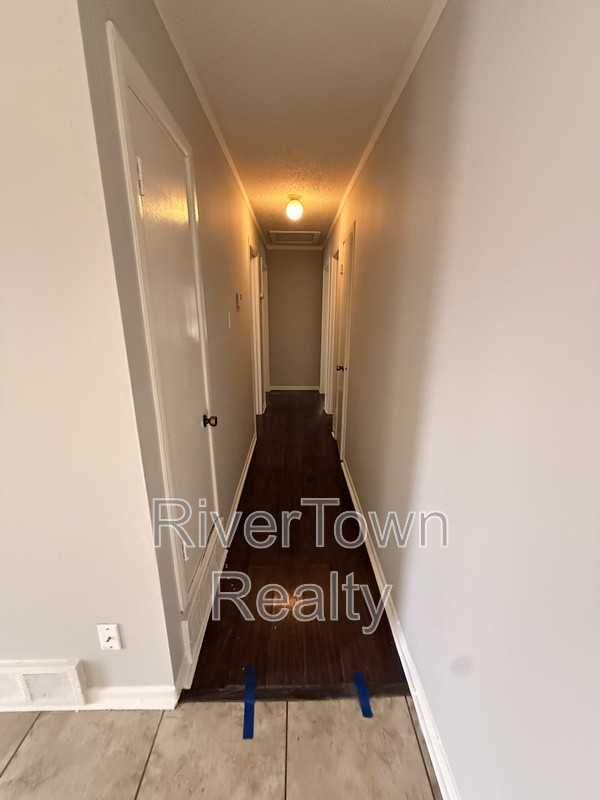 6345 Greenbriar Dr - Photo 4 of 6