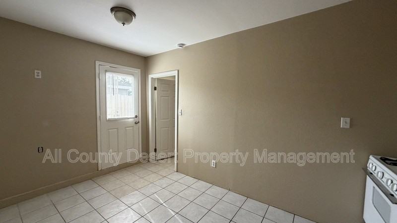 43714 Aztec St - Photo 5 of 8