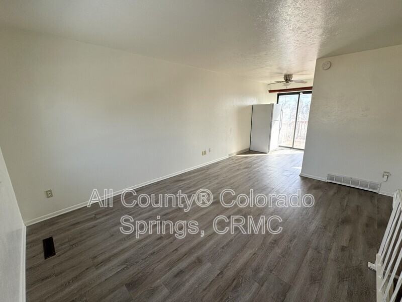 3545 Bridgewood Ln - Photo 5 of 31