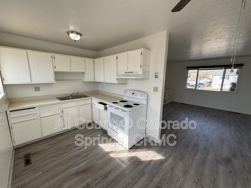 3545 Bridgewood Ln - Photo 7 of 31