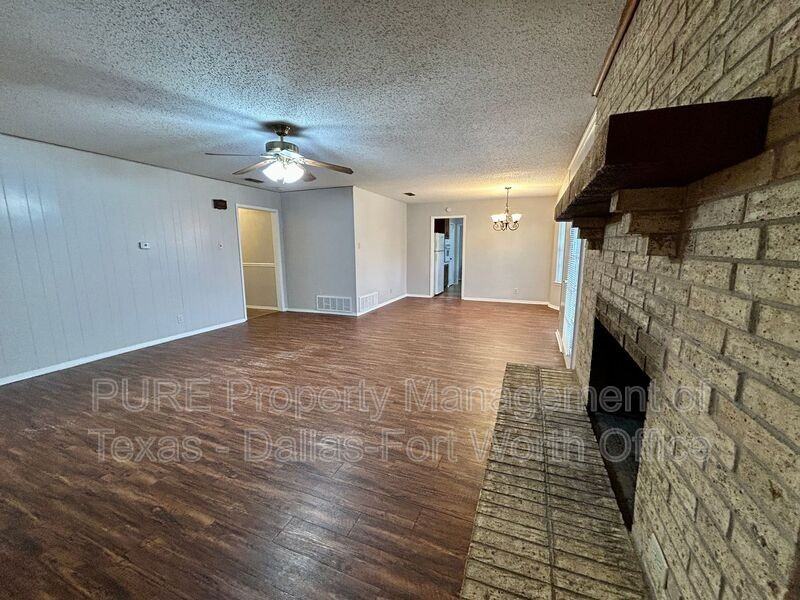 2608 Oaks Dr - Photo 6 of 27