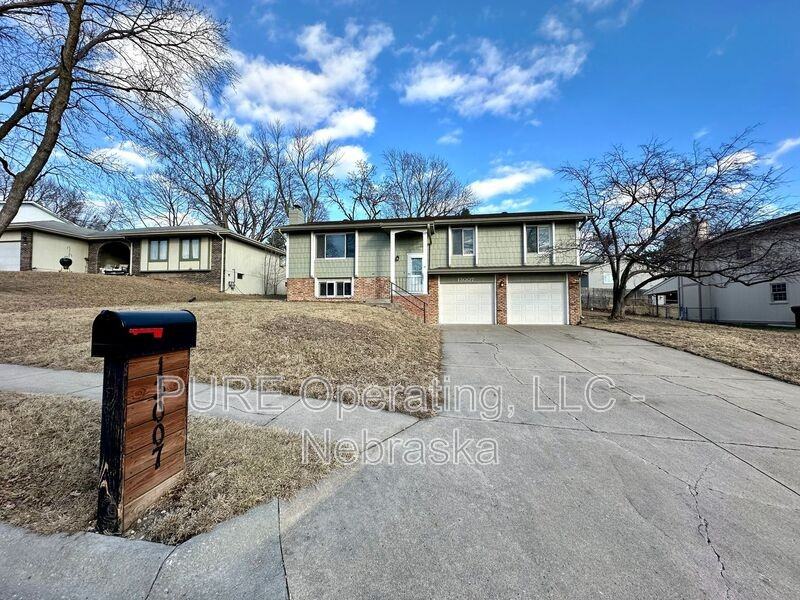 13007 S 35th St - Photo 2 of 50