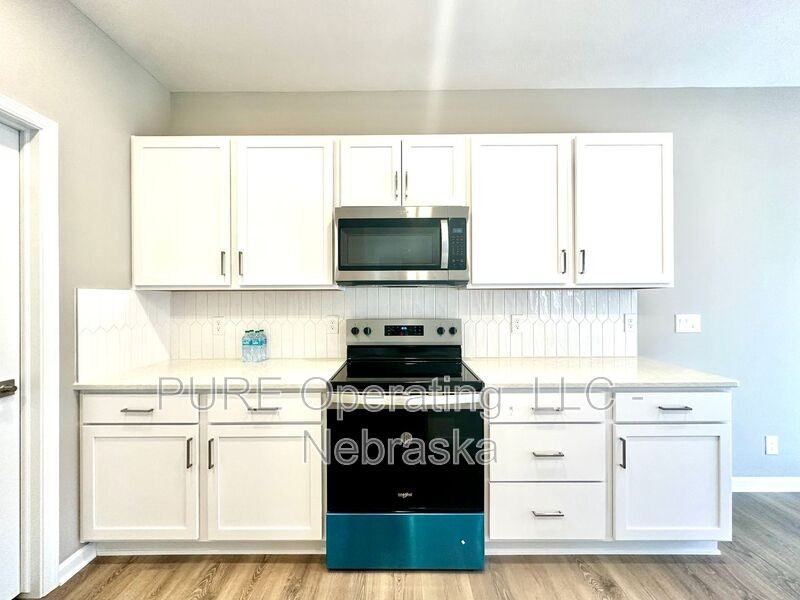 17451 Tucker St - Photo 4 of 46