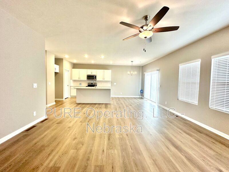 17451 Tucker St - Photo 6 of 46