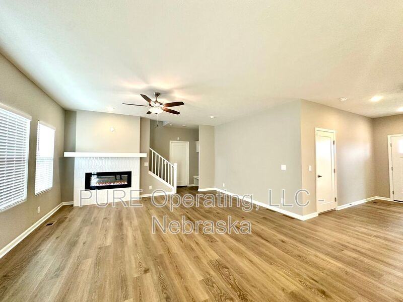 17451 Tucker St - Photo 7 of 46