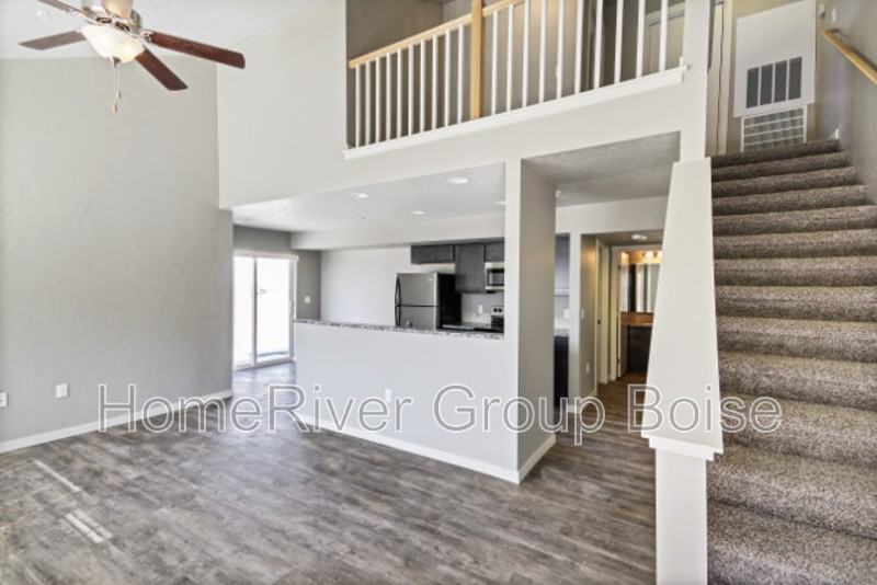 856 E Wandering Ln - Photo 2 of 18