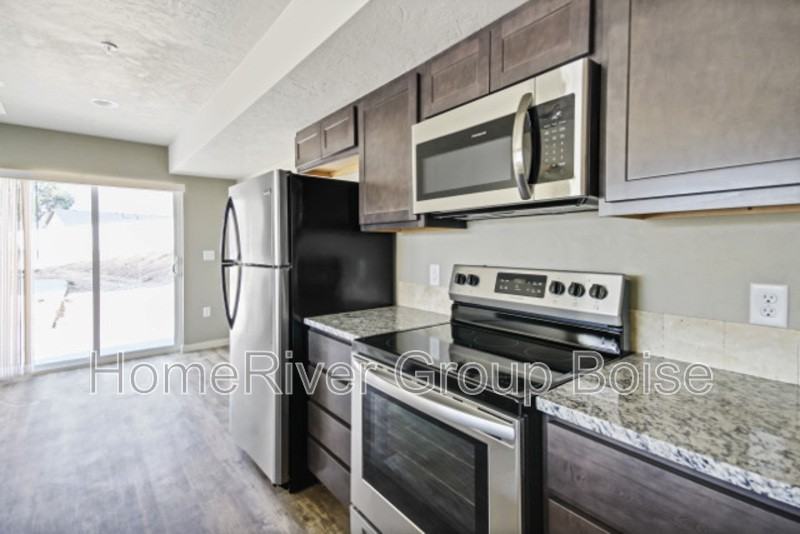 856 E Wandering Ln - Photo 5 of 18