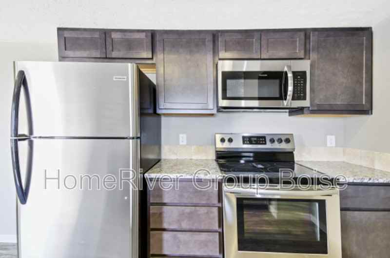 856 E Wandering Ln - Photo 6 of 18