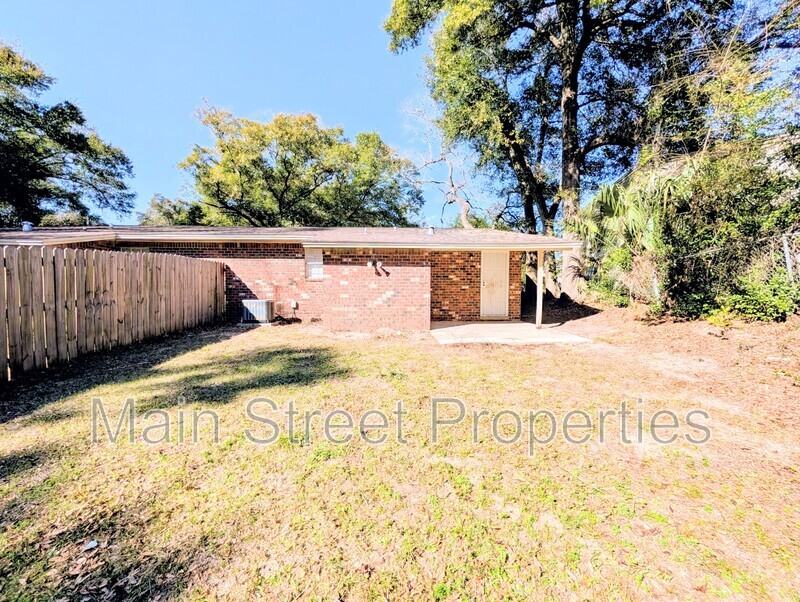 23 Redwood Cir #B - Photo 3 of 20