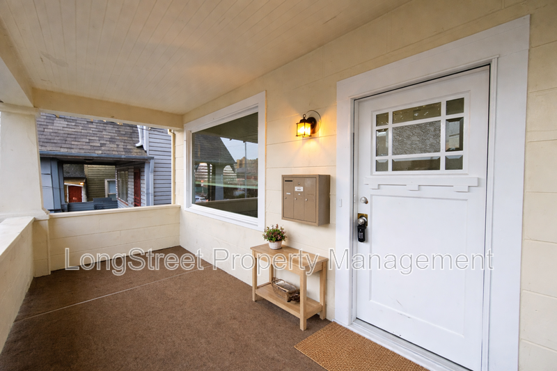 634 Sw Grant St #1 - Photo 2 of 24