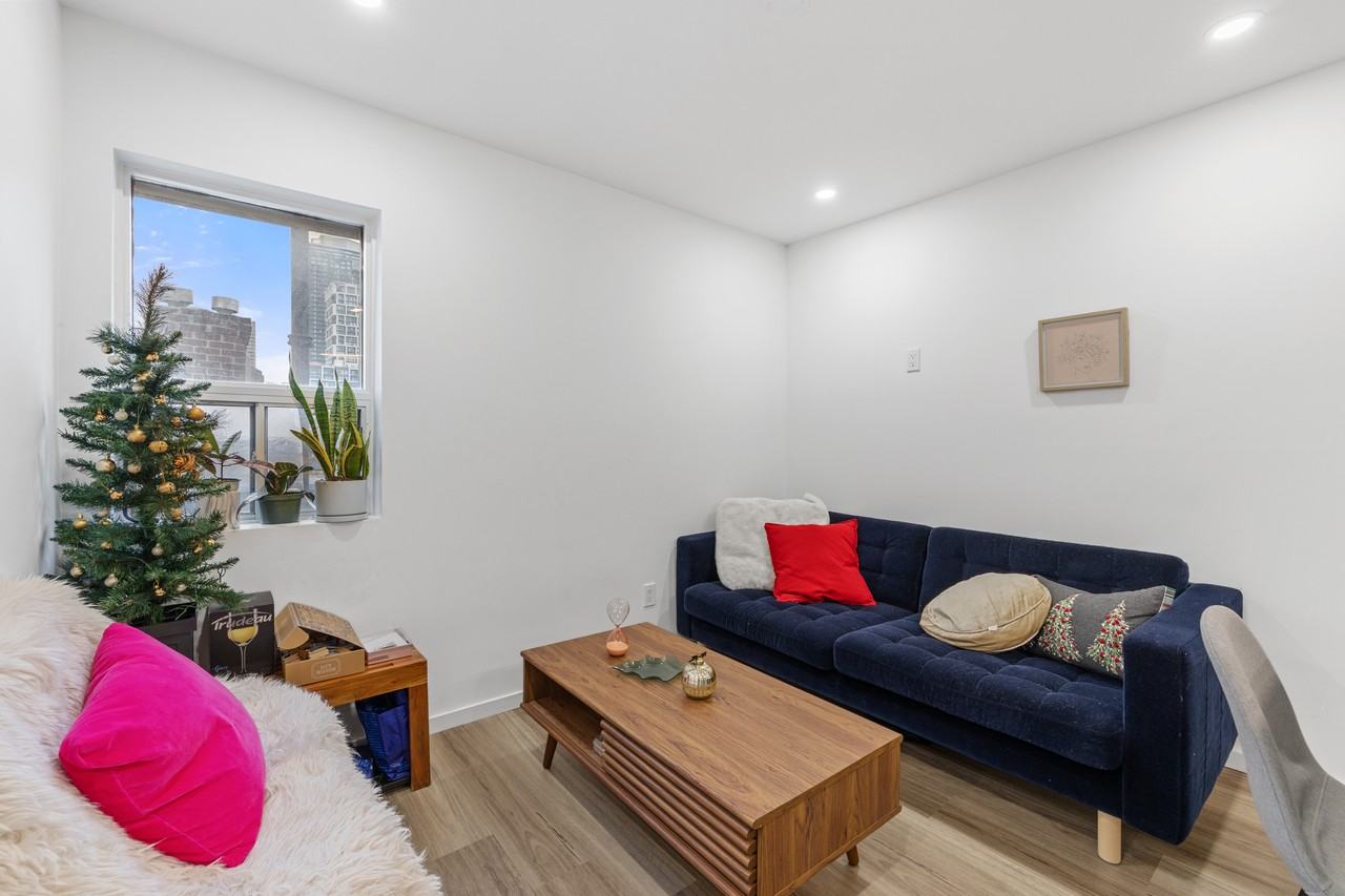 1989 Yonge Street ##303 - Photo 7 of 14