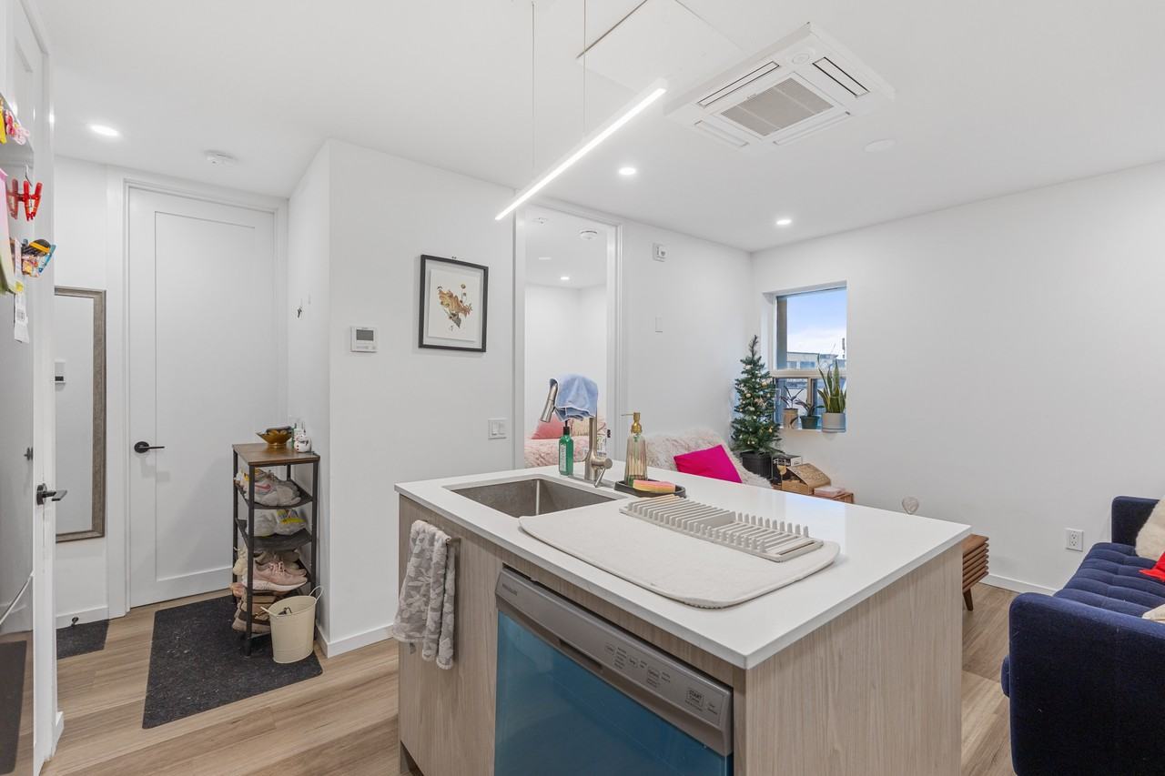 1989 Yonge Street ##303 - Photo 6 of 14