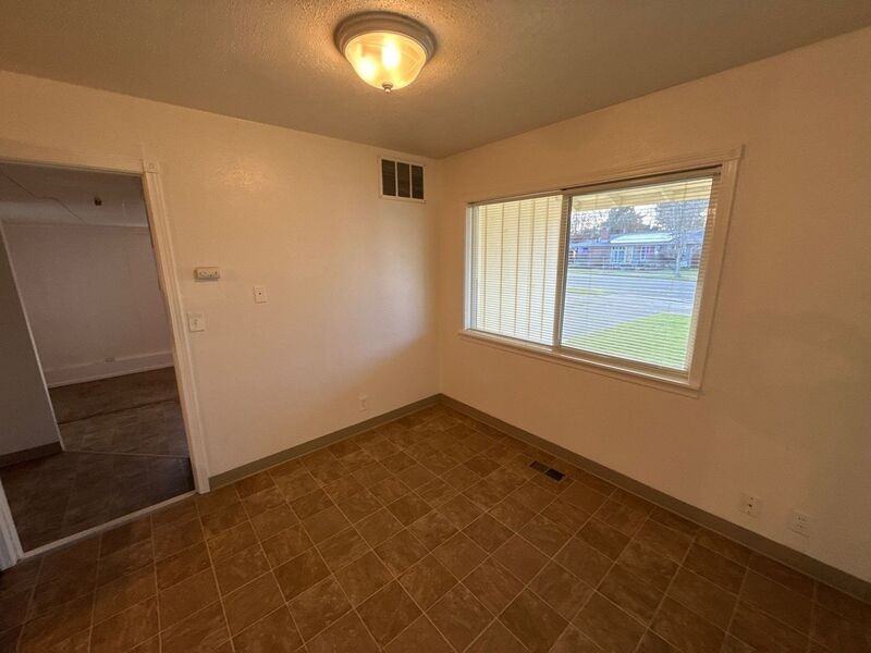 1215 Nw 11th St - Photo 6 of 37