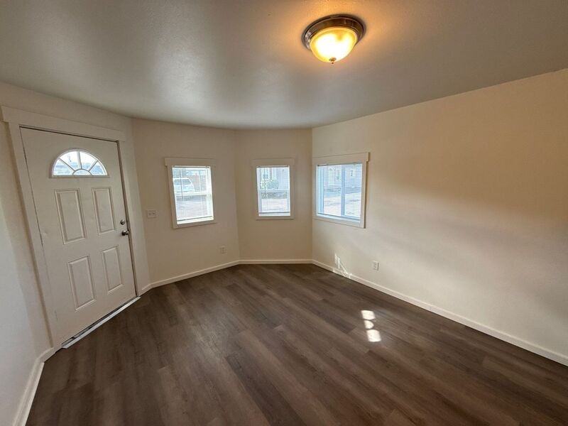 3363 Portland Rd Ne #17 - Photo 4 of 17