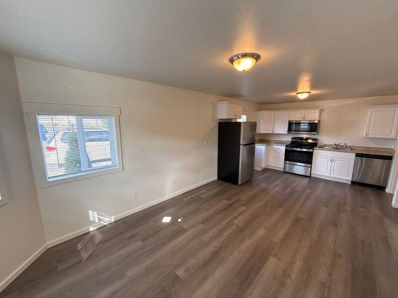 3363 Portland Rd Ne #17 - Photo 5 of 17