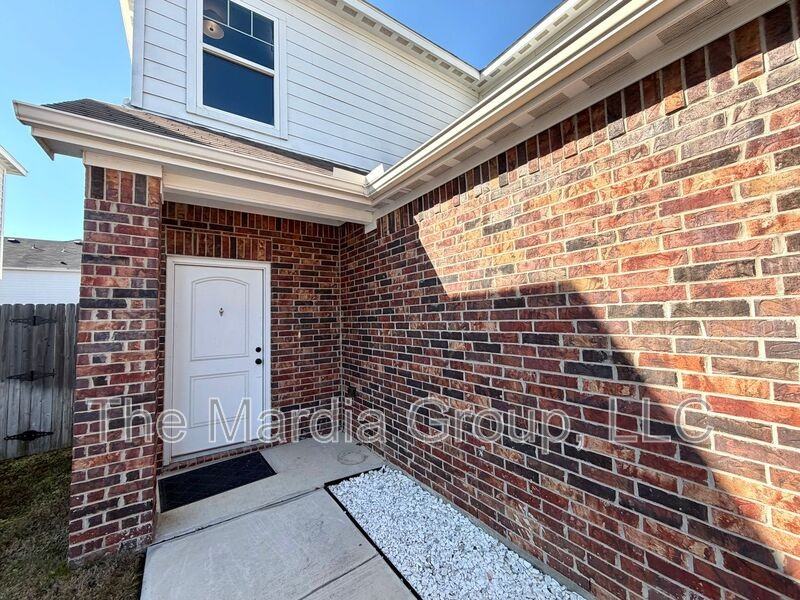 2228 Dana Dr - Photo 2 of 17