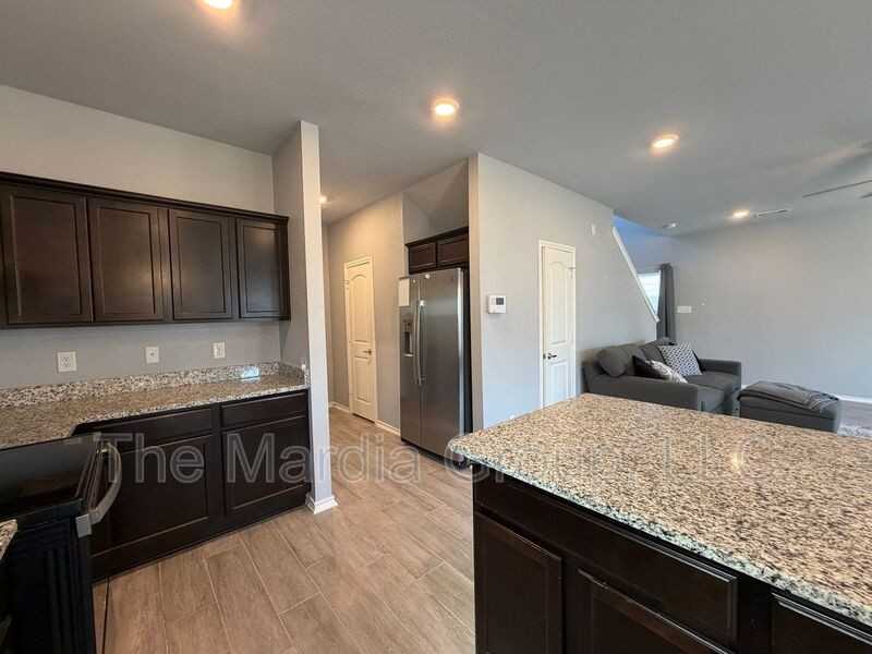 2228 Dana Dr - Photo 4 of 17