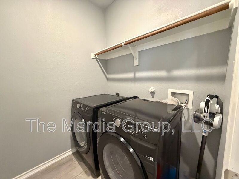 2228 Dana Dr - Photo 6 of 17