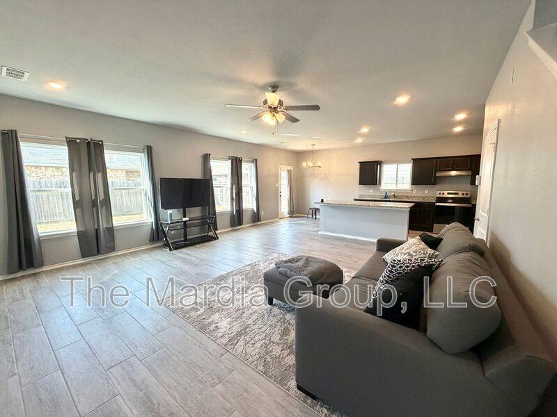 2228 Dana Dr - Photo 7 of 17