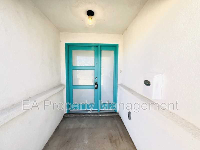 1208 Alcazar St Ne - Photo 2 of 26