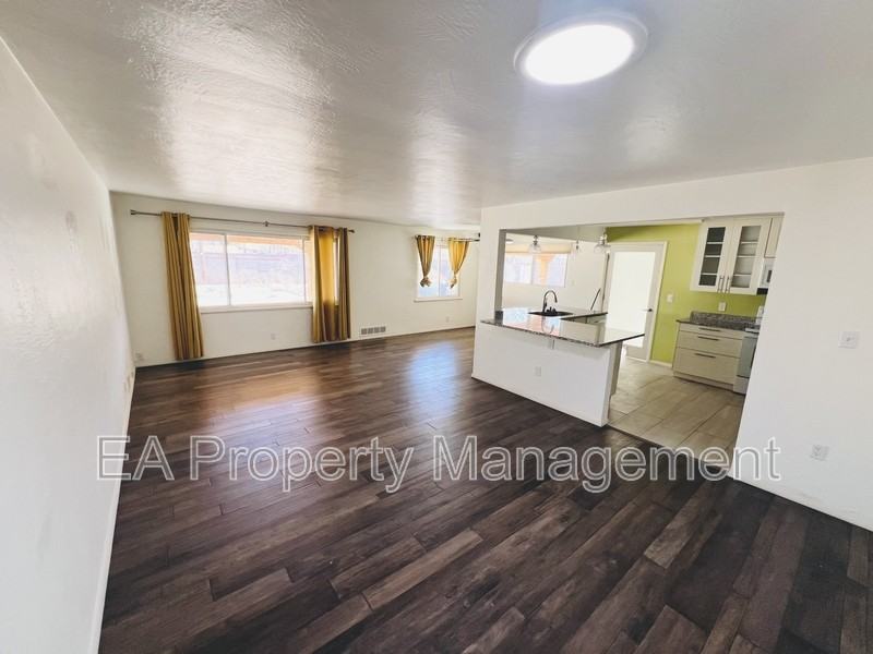 1208 Alcazar St Ne - Photo 6 of 26