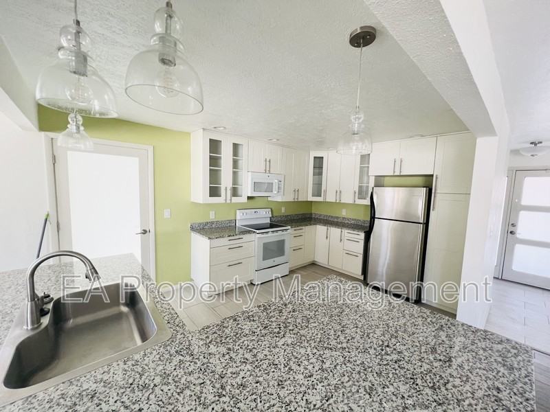 1208 Alcazar St Ne - Photo 7 of 26