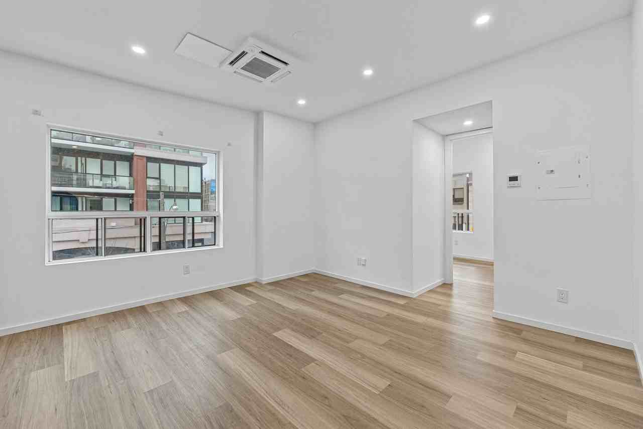 1989 Yonge Street #302 - Photo 2 of 14