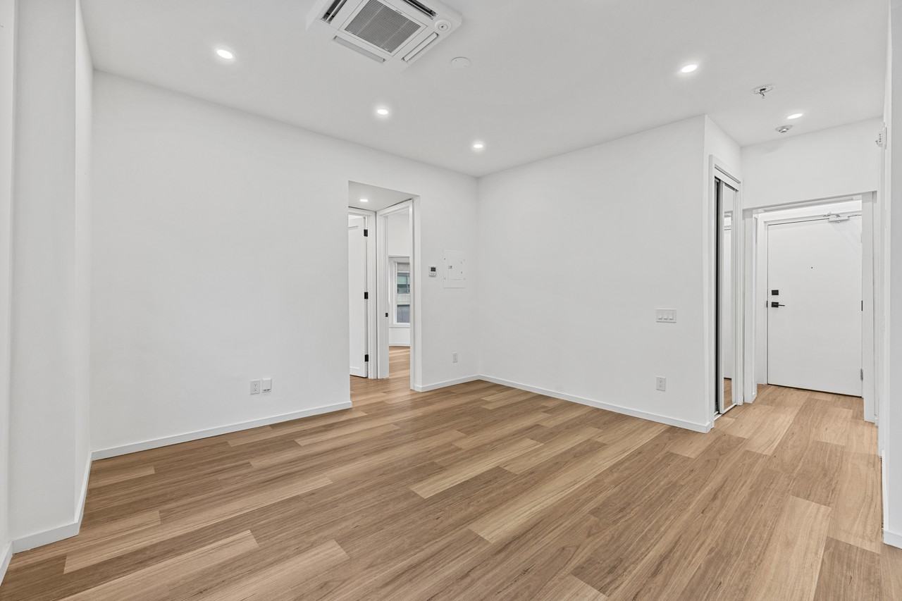 1989 Yonge Street #302 - Photo 4 of 14