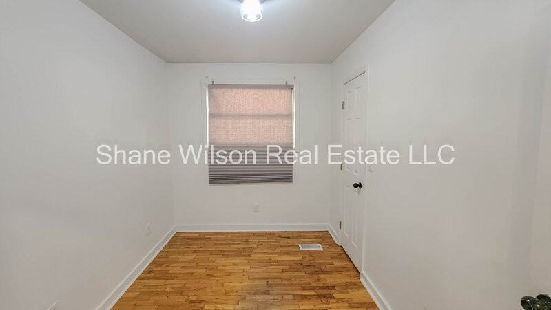 1202 Greenwood Rd - Photo 7 of 17