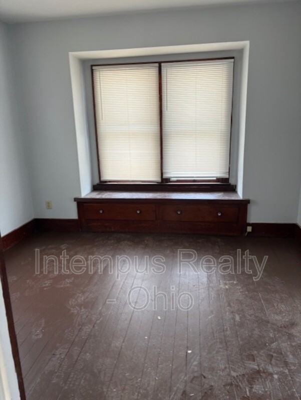 437 Nevada Ave Nw - Photo 4 of 9