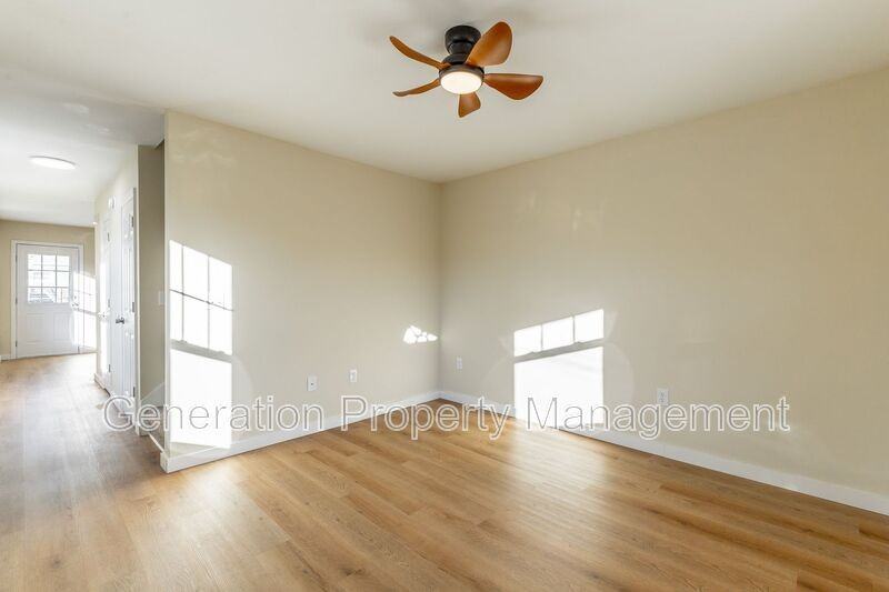 2205 E 12th St #A - Photo 3 of 22