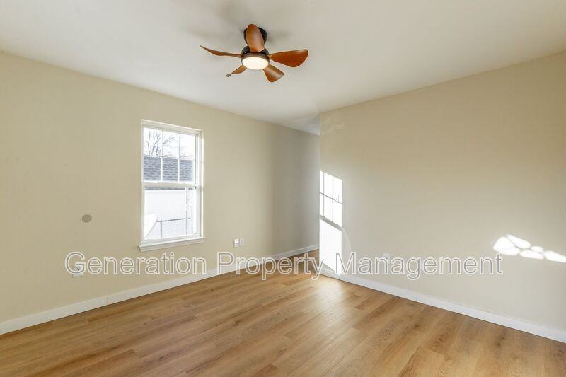 2205 E 12th St #A - Photo 4 of 22