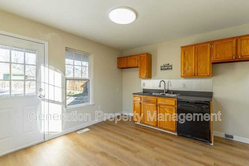 2205 E 12th St #A - Photo 6 of 22